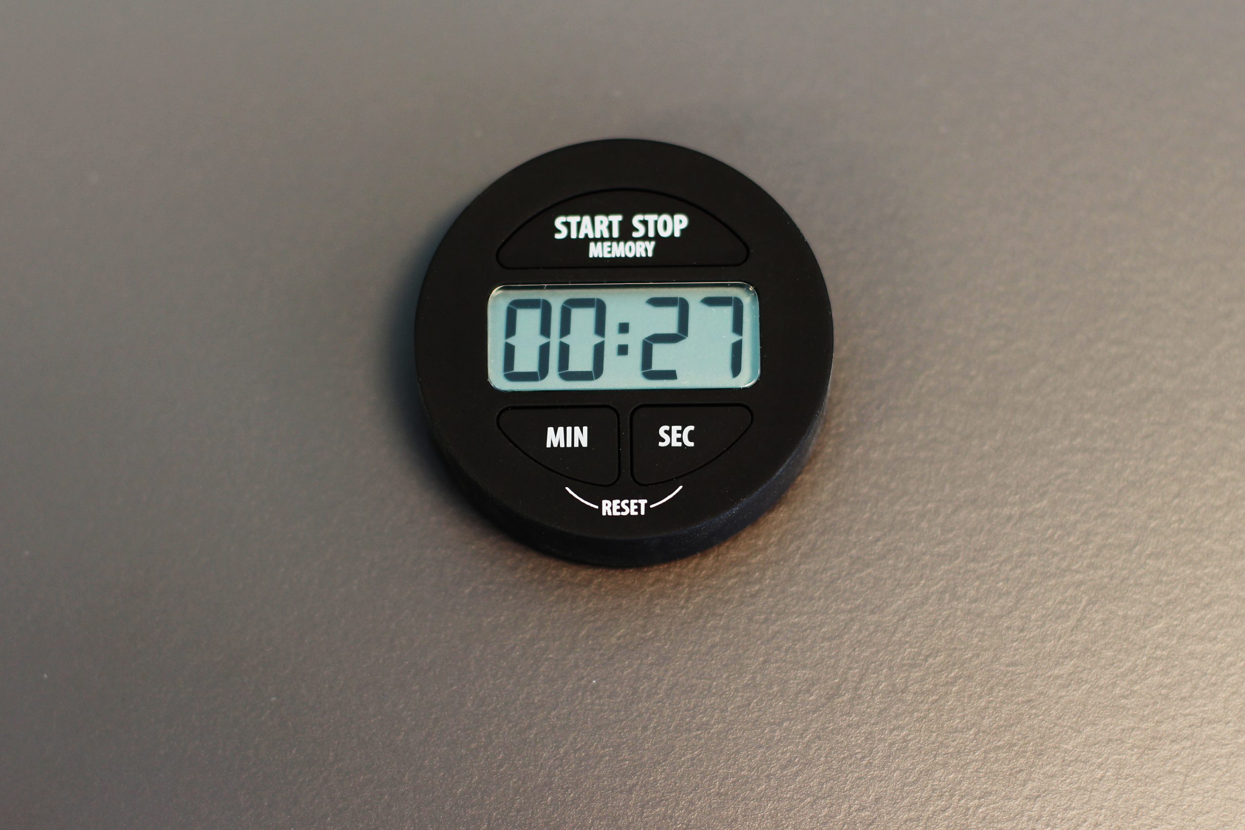 Horloge numérique avec trois fonctions de minuterie et chronomètre